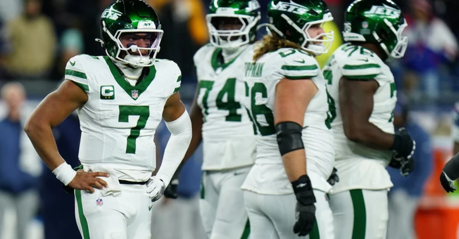 Jets Reacts Survey Week 12: Was benching Justin Fields the right call?
