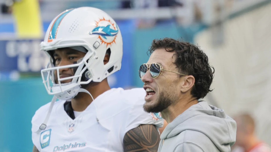 Mike McDaniel: &quot;Everything is on the table&quot; with quarterback Tua Tagovailoa