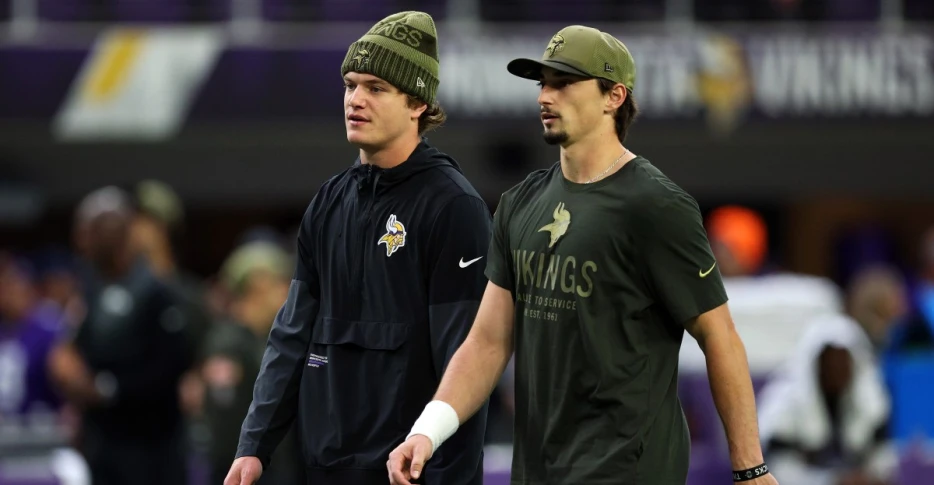 Minnesota Vikings Reacts Survey Week 12: The Benching Question