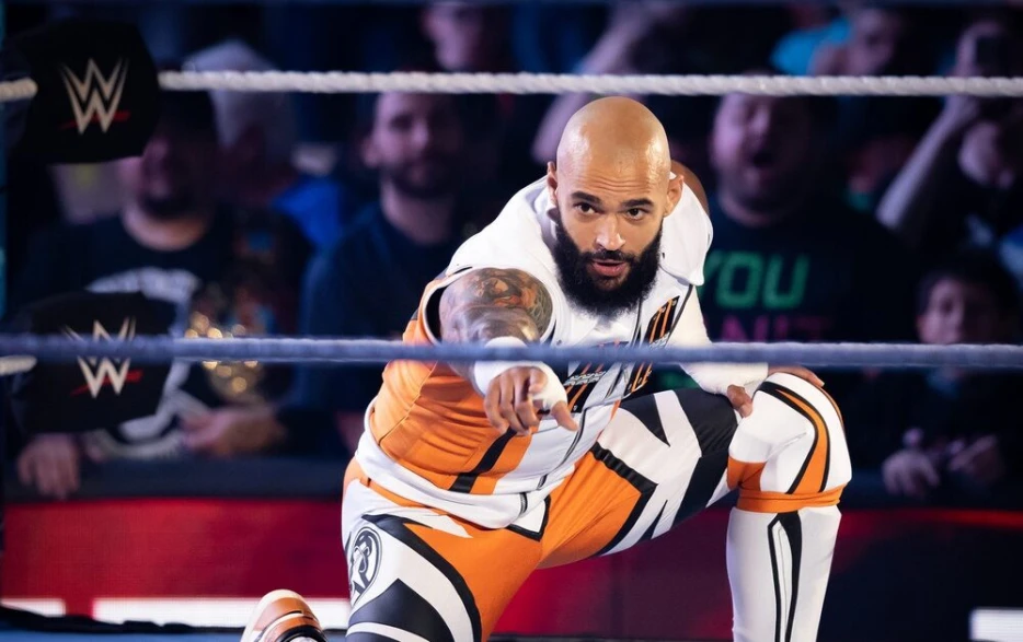 AEW’s Ricochet Trolls Patriots Fans in Boston with Eagles Hoodie &amp; Promo