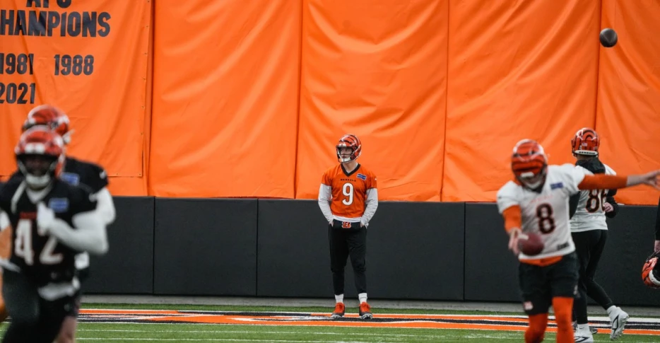 Joe Burrow full practice participant, Cincinnati reeling at 3-7: Bengals OBI podcast