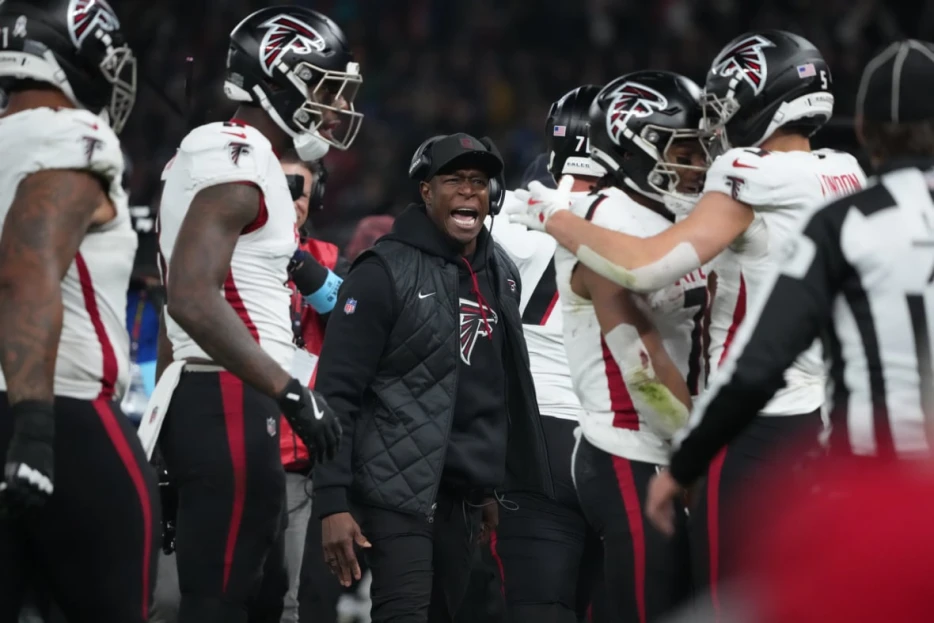 NFL Insiders Keeping Eye on Atlanta Falcons Coaching Job