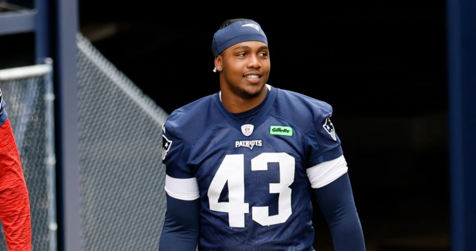 Rookie pair reject other teams’ advances to stay with Patriots