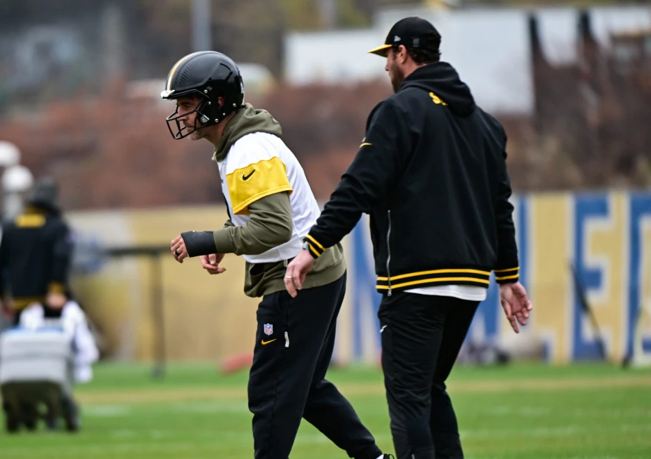 Steelers Sights &amp; Sounds: Aaron Rodgers Returns to Practice with Wrist Brace