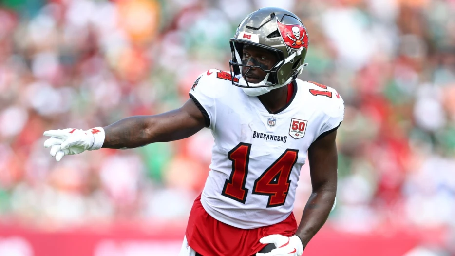 Bucs likely to be without Chris Godwin, Bucky Irving, Haason Reddick this week