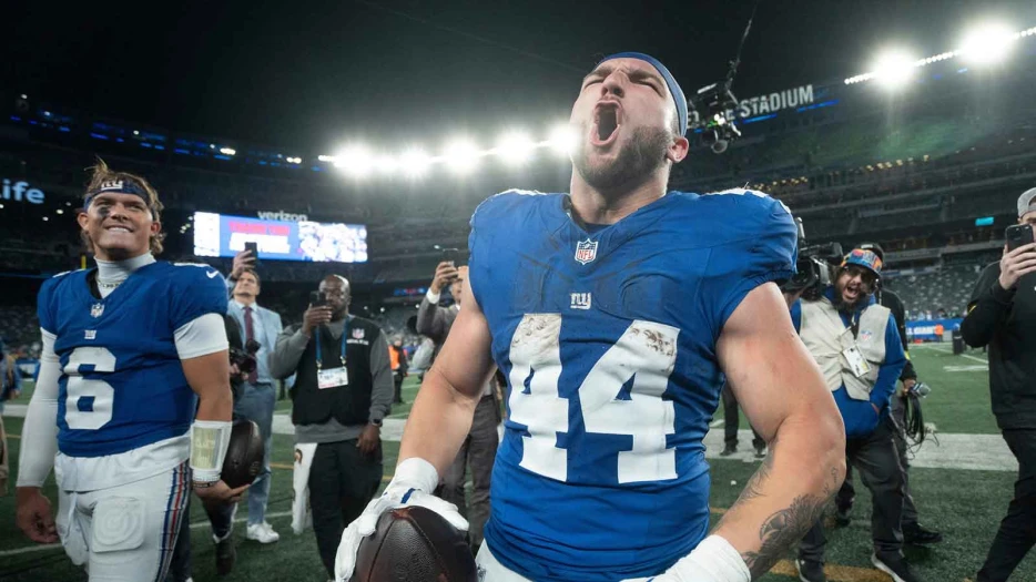 Did Cam Skattebo just shotgun a drink out of a cleat?