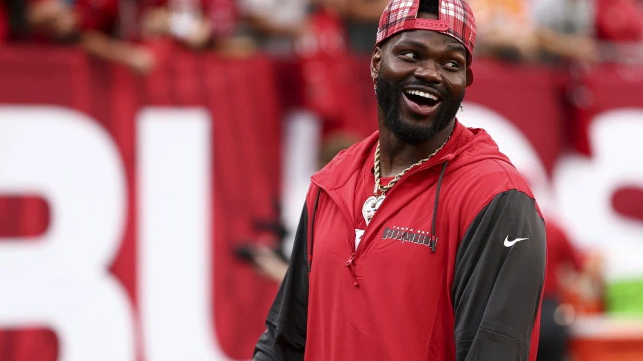 Shaquil Barrett has tryout with Colts