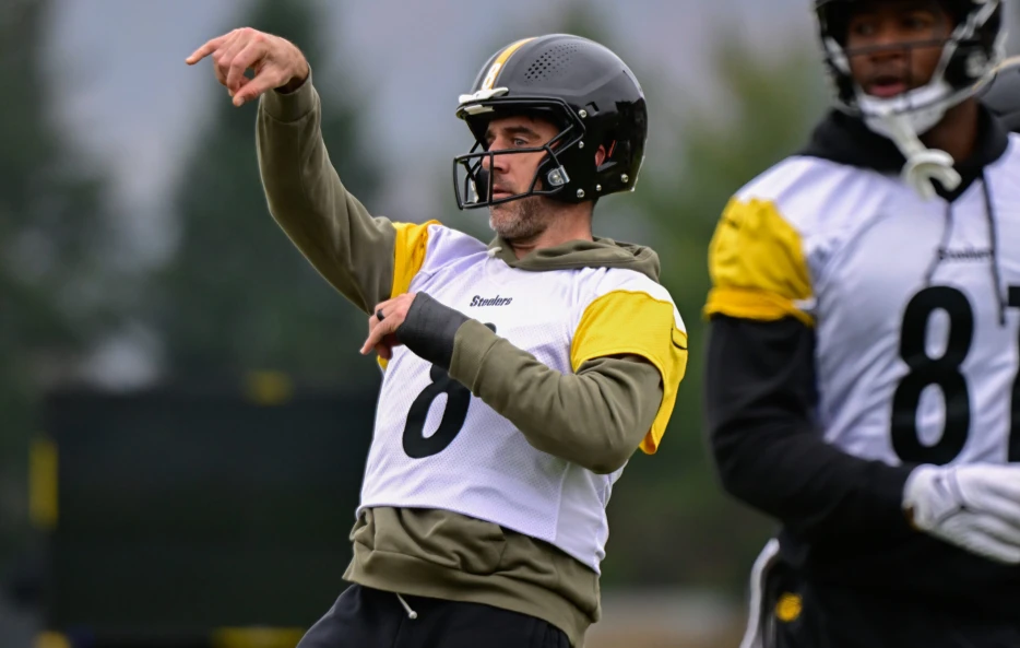 Is Aaron Rodgers Playing vs. Bears? Steelers Teammates Weigh In