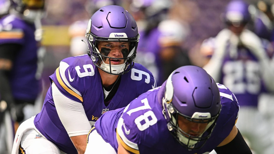 Vikings’ JJ McCarthy gets help with C Ryan Kelly activated from IR