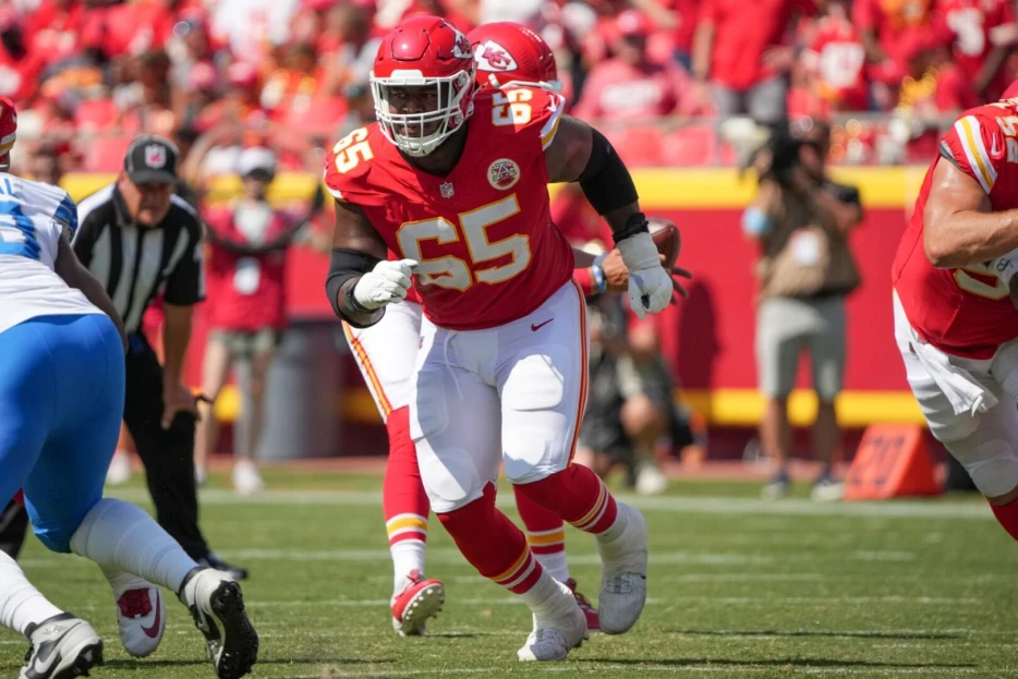 Chiefs G Trey Smith Out With Ankle Injury