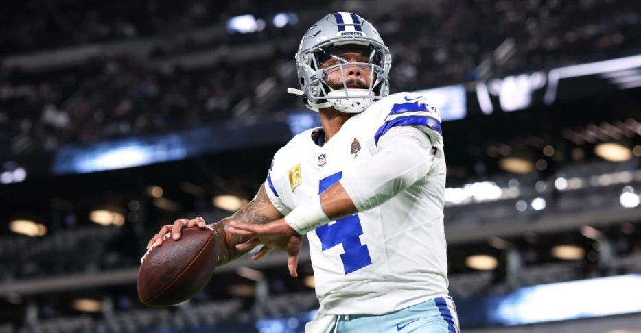 Cowboys news: Dak Prescott limited in practice with hip issue