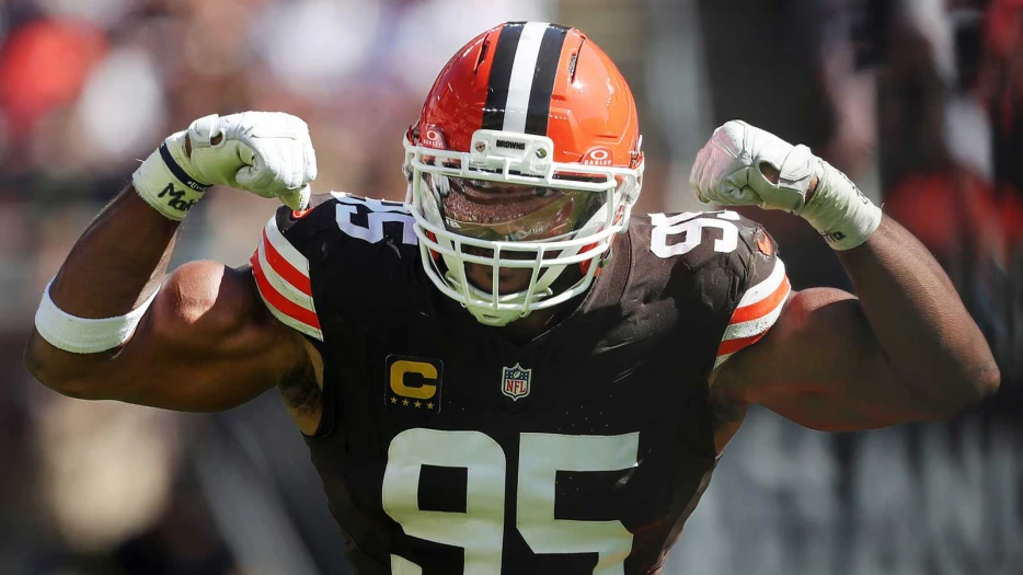Lawrence Taylor reacts to Browns’ Myles Garrett breaking his NFL record