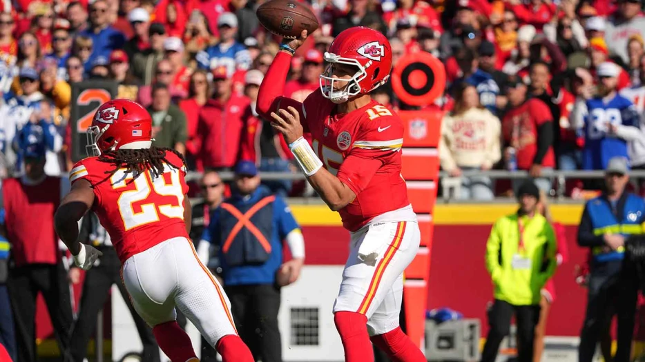 Patrick Mahomes’ first pass vs. Colts is an absolutely disastrous interception