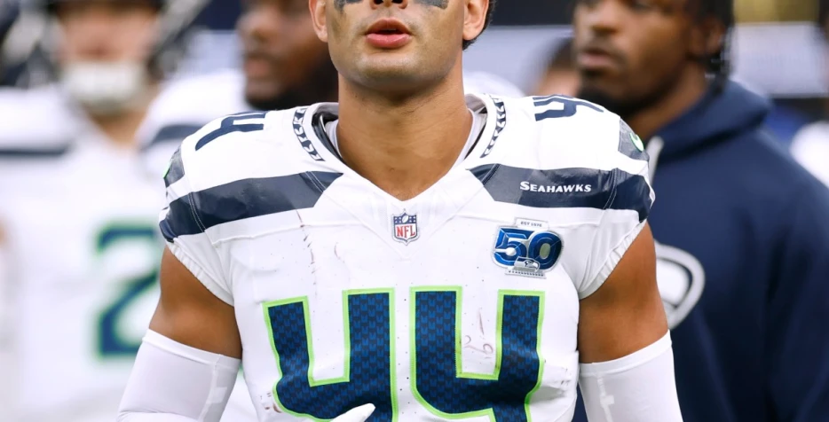 Seahawks rule linebacker Chazz Surratt out with ankle injury