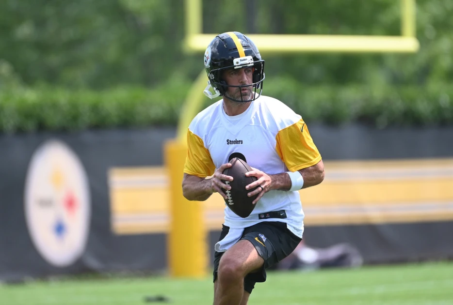 Steelers Holding Aaron Rodgers Out, Starting Mason Rudolph Against Bears