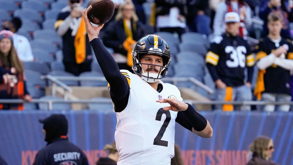 Steelers QB Mason Rudolph’s first pass in place of Aaron Rodgers turns into bonkers Bears interception