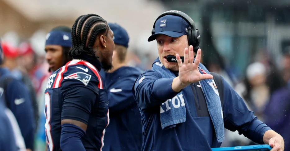 Sunday Patriots Notes: Randy Moss’ impact felt in New England WR room