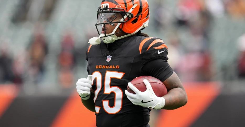 Tahj Brooks and Marco Wilson suffer injuries vs. Patriots