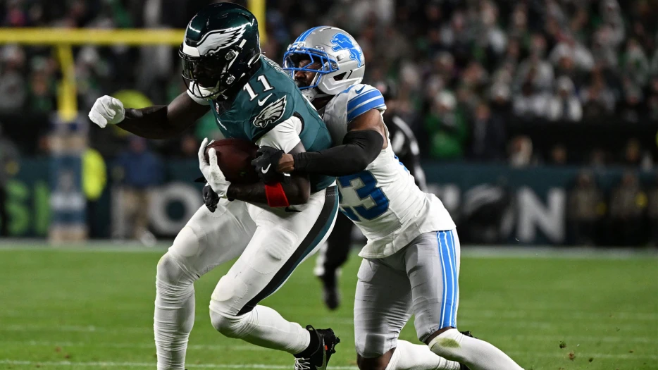 Watch Tom Brady zip passes to Eagles’ A.J. Brown before Cowboys showdown