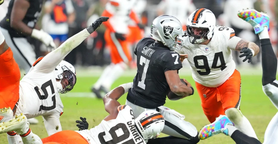 Browns defense, Myles Garrett pressured, hit Raiders Geno Smith how many times? A LOT