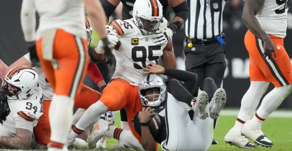 Browns winners, losers Week 12 as Shedeur Sanders gets 1st win, Myles Garrett wrecks shop