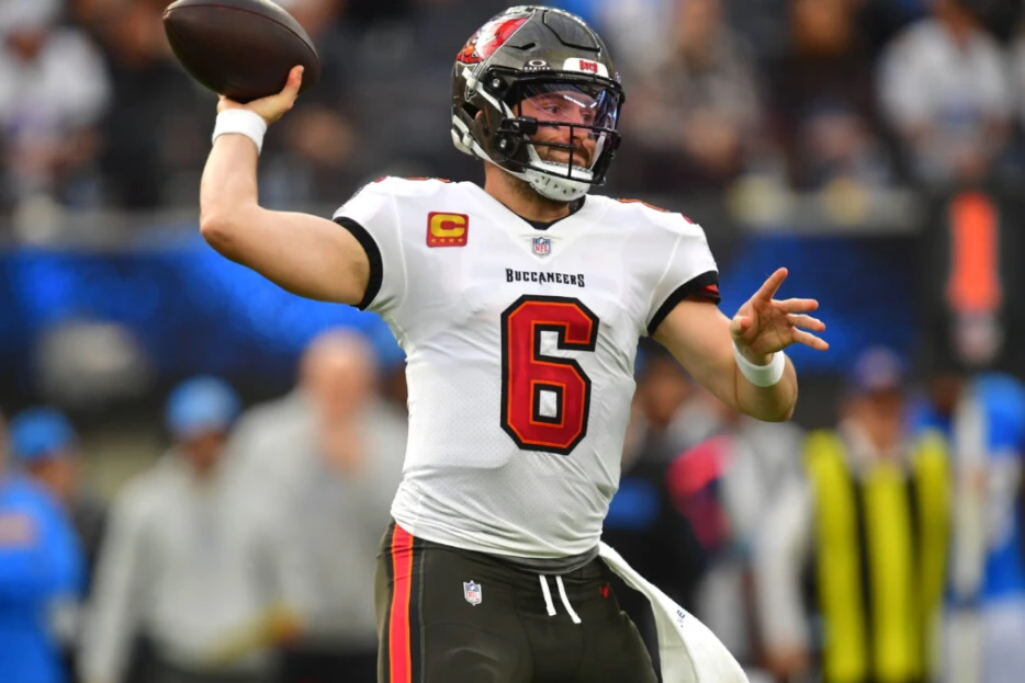 Buccaneers QB Baker Mayfield leaves game against Rams with shoulder injury
