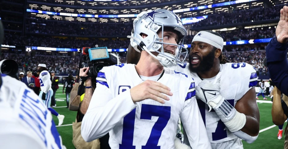 Cowboys overcome mistakes, force Eagles into costly ones for franchise-record comeback