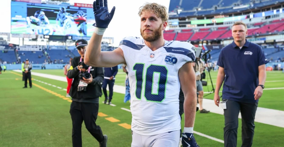 Post-Snap Reads 11/24: Road dominance continues as Seahawks take down Tennessee