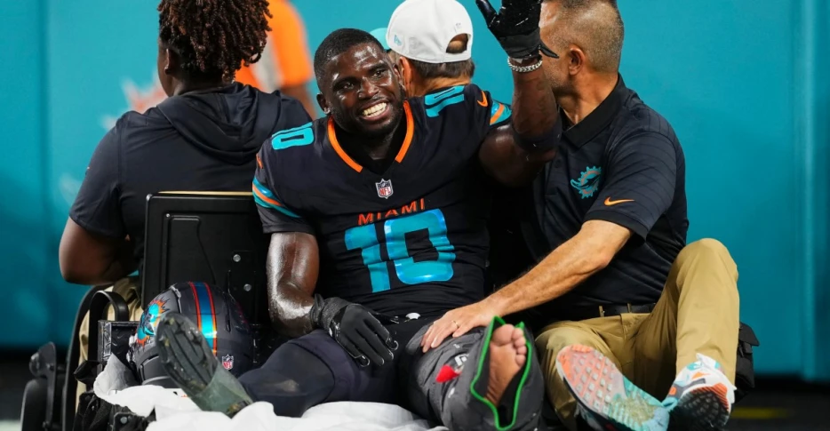 Tyreek Hill’s future with Dolphins up in air while receiver continues rehab