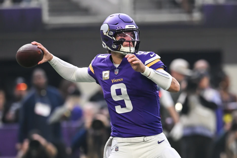 Vikings Say QB J.J. McCarthy Is In Concussion Protocol