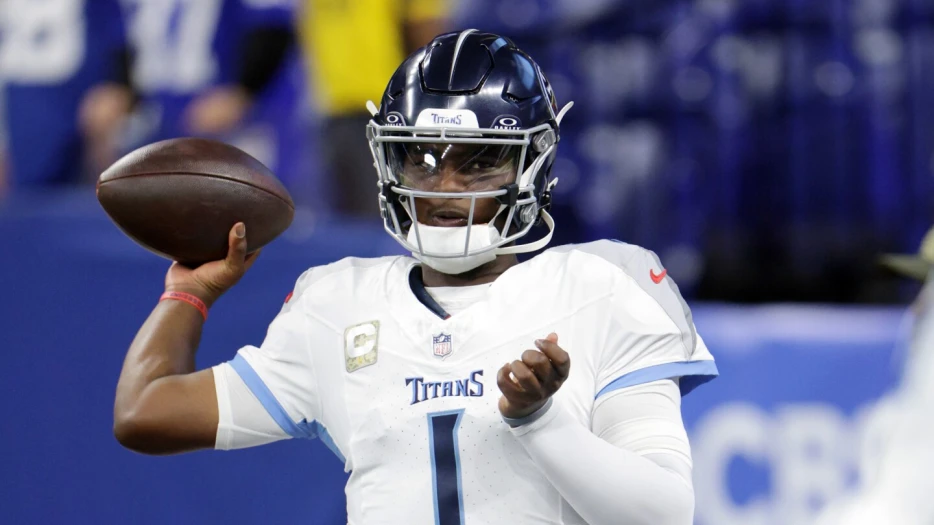 Cam Ward throws fifth TD pass, Titans trail Colts 10-7