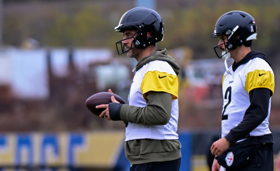 Mike Tomlin Gives Encouraging Injury Update on Aaron Rodgers