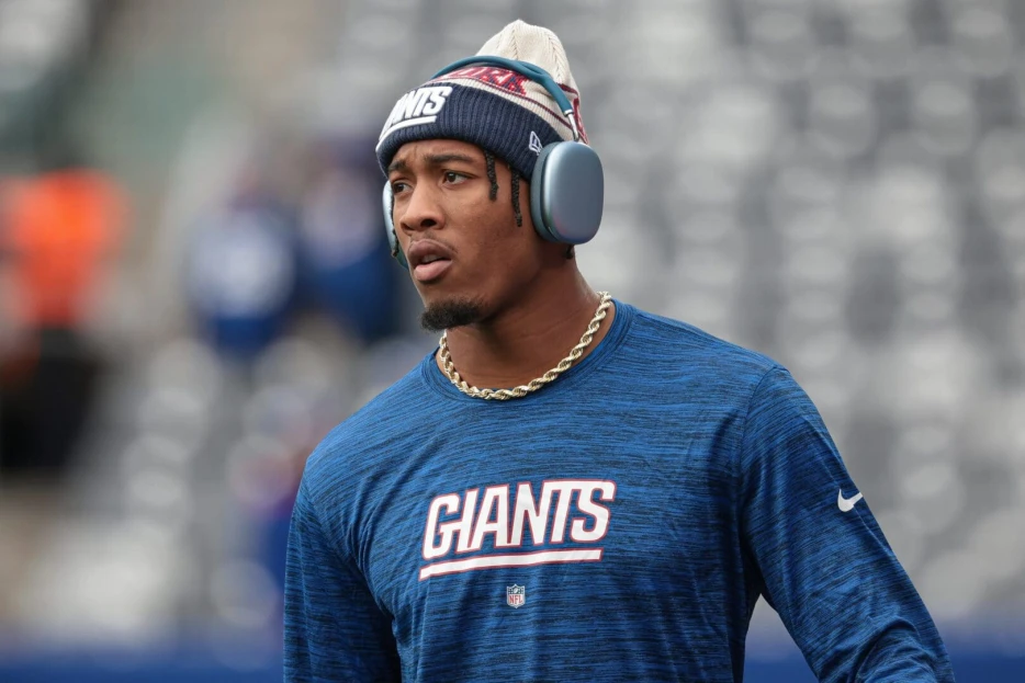 Panthers Sign LB Isaiah Simmons To PS