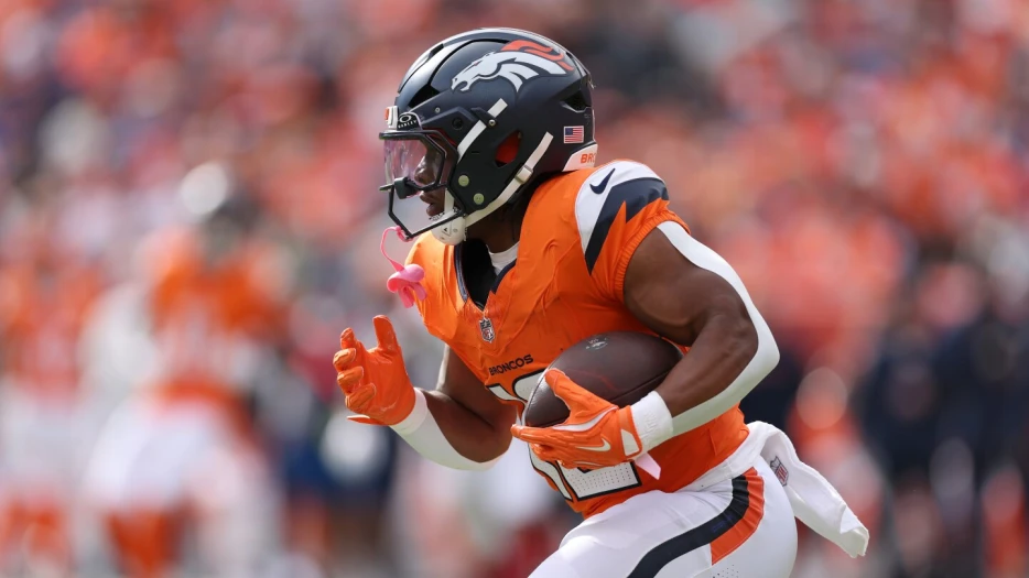RJ Harvey's 40-yard TD run puts Broncos in lead 7-3