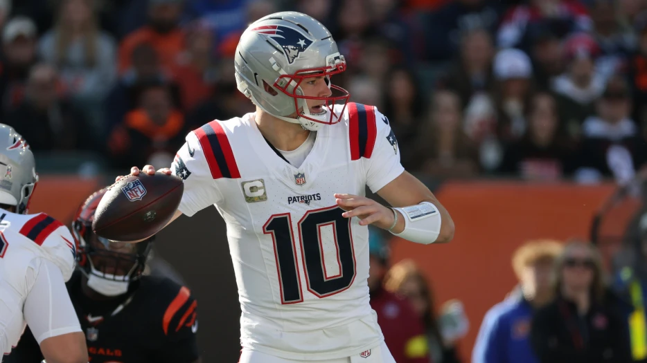 Week 12 NFL Quarterback Power Rankings: Ranking All 32 QBs From Top To Bottom