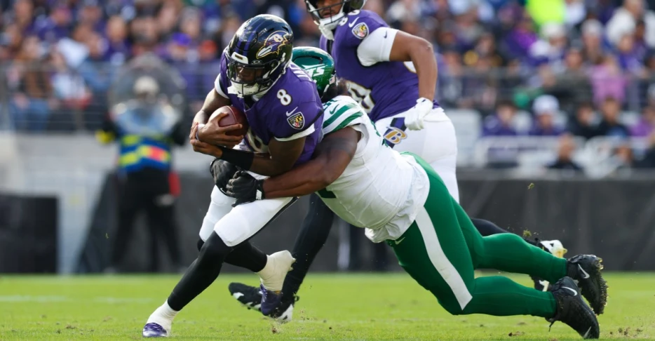 Ravens Week 13 injury report: Lamar Jackson, Kyle Hamilton upgraded