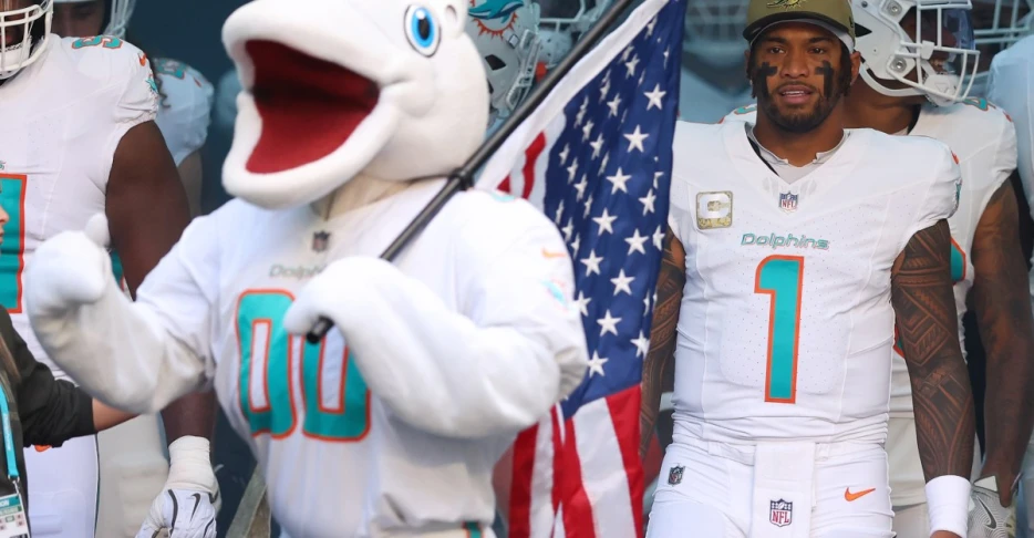 Tua Tagovailoa visits patients at Joe DiMaggio Children’s Hospital