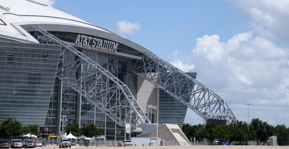 Chiefs-Cowboys LIVE updates: First quarter 7-7