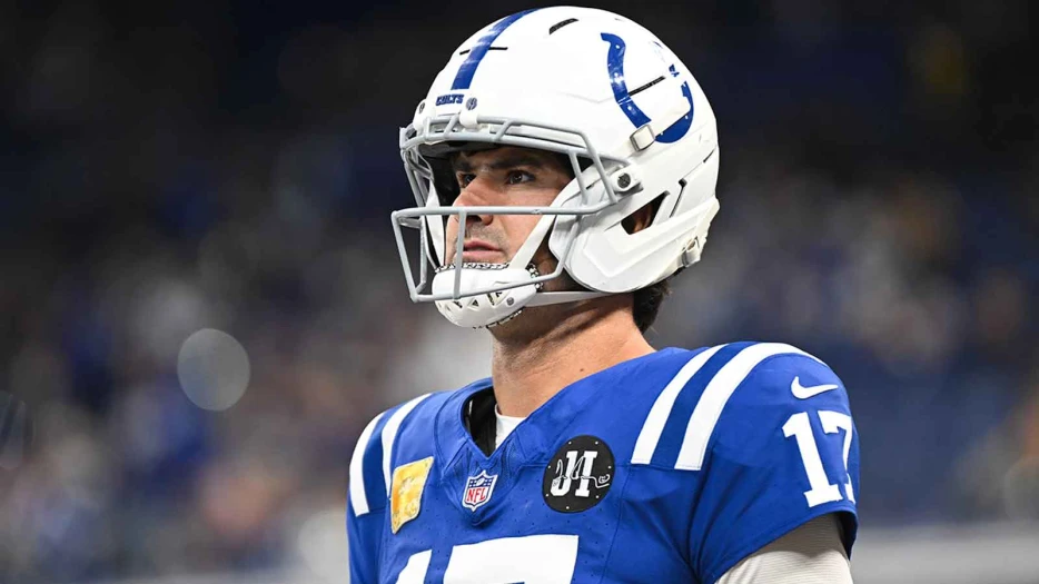 Colts’ Daniel Jones practicing, but video shows how limited he is due to leg injury