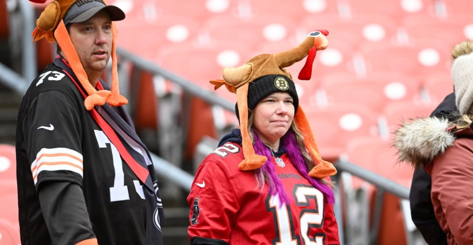 Daily Dawg Chow 11/27: Happy Thanksgiving from Dawgs By Nature