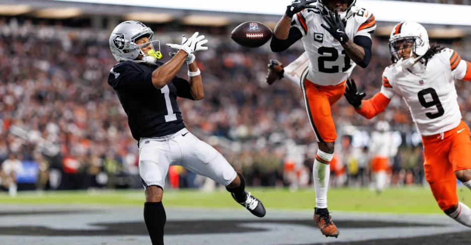 Geno Smith, Tre Tucker need to find connection