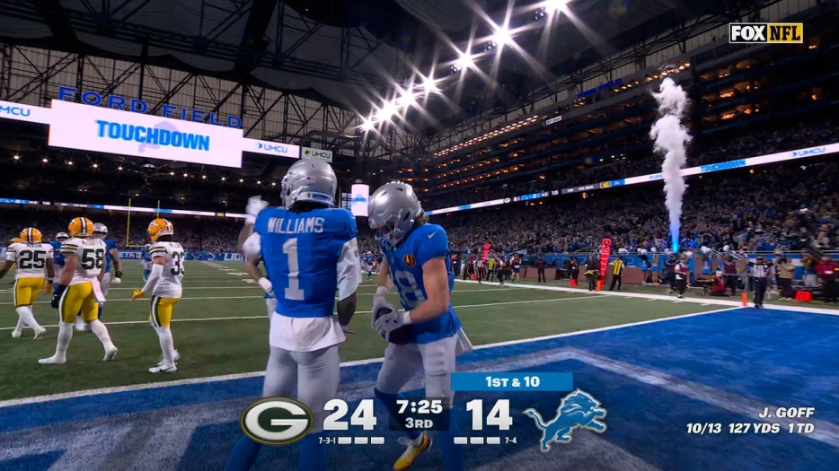 Lions' Jared Goff finds Isaac TeSlaa for 17-yard TD against Packers | NFL Highlights