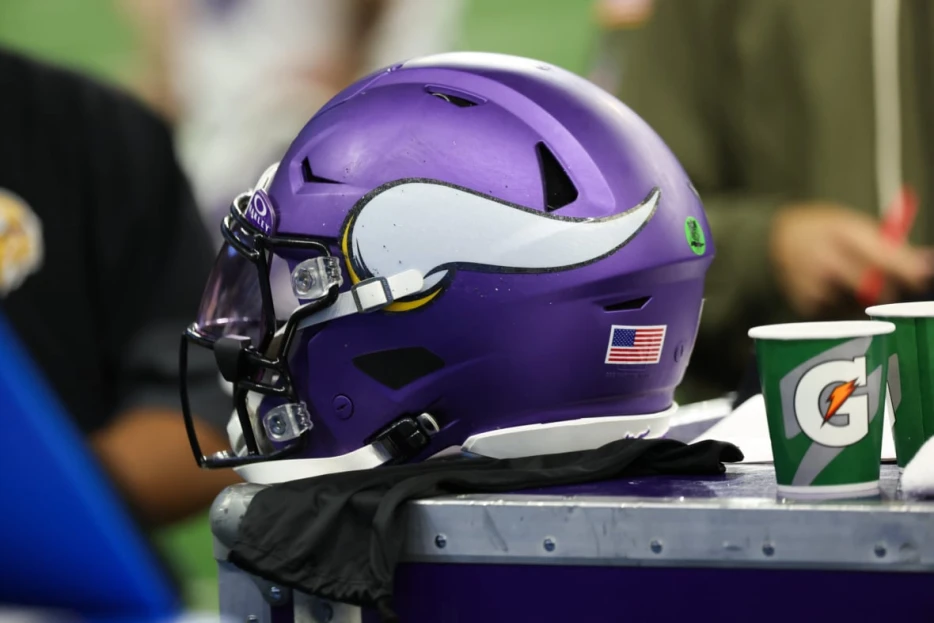 NFL Insider Connects Minnesota Vikings to Six QB Replacements in 2026