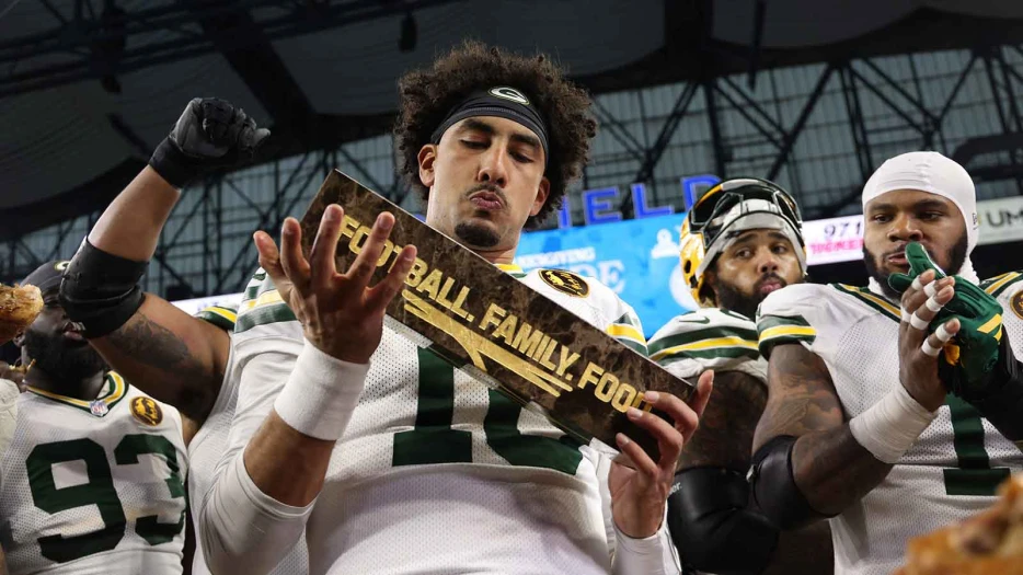 Packers fans are ecstatic about Jordan Love’s huge Thanksgiving game