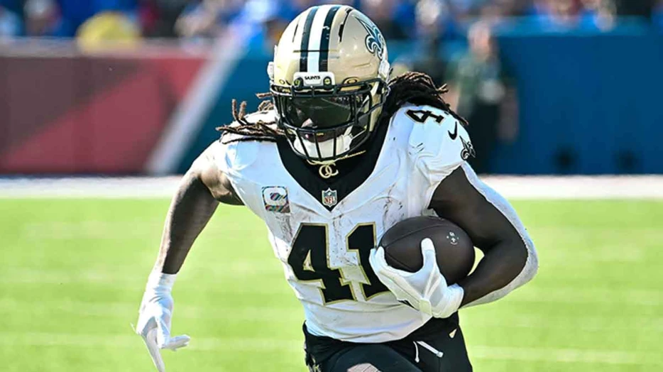 Saints’ Alvin Kamara misses practice before Dolphins game with multiple injuries