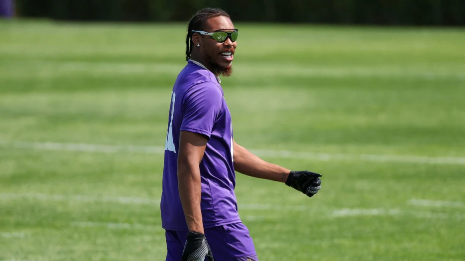 Vikings’ Justin Jefferson gives strong Max Brosmer endorsement amid JJ McCarthy injury