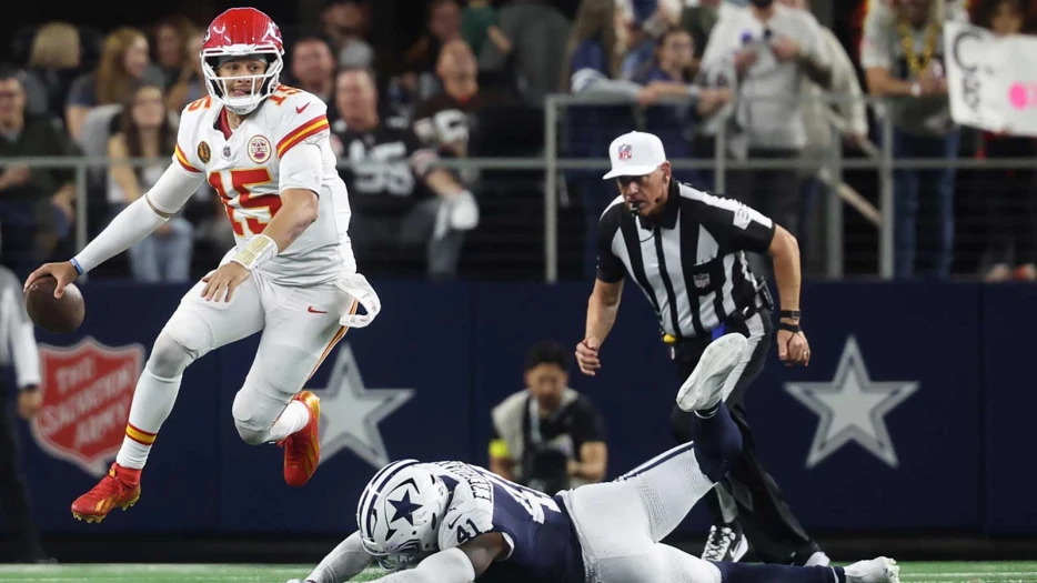 Chiefs fans can’t believe Patrick Mahomes’ insane escape late in 4th quarter
