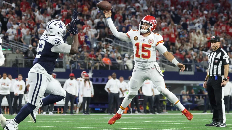 Chiefs lose both starting tackles to injury during Cowboys game