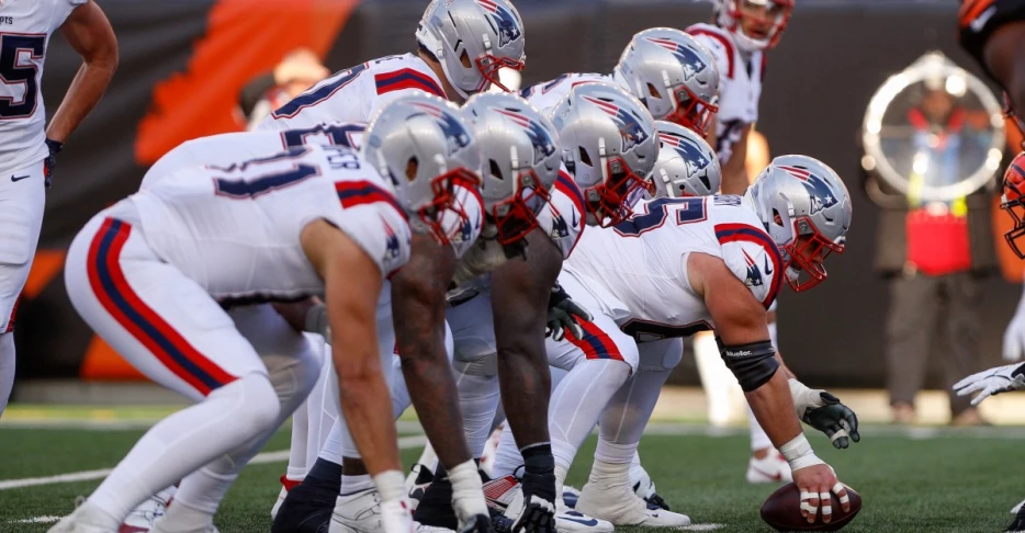 No panic along Patriots O-line despite missing two starters