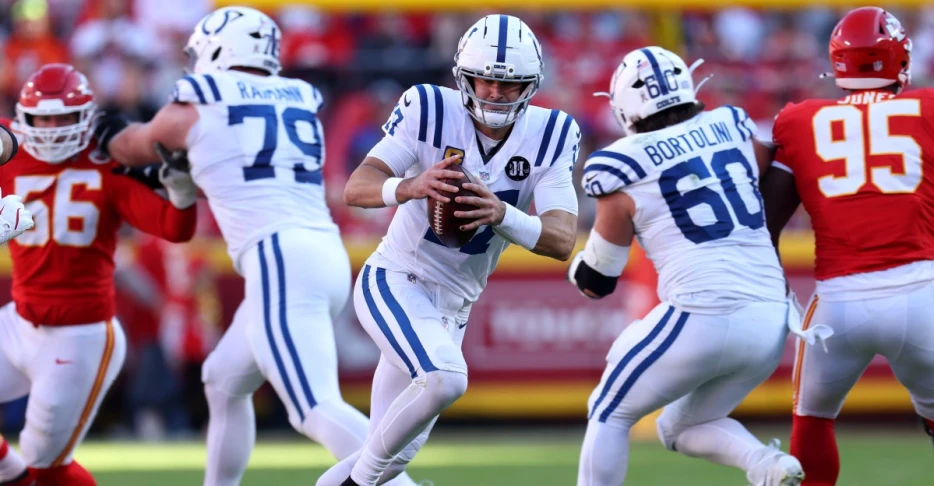 Report: Colts QB Daniel Jones playing through fractured fibula